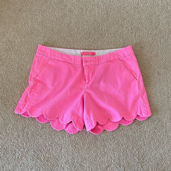 Lilly Pulitzer Pants - 💖Lilly Pulitzer Barbie Pink Scalloped Summer Shorts💖